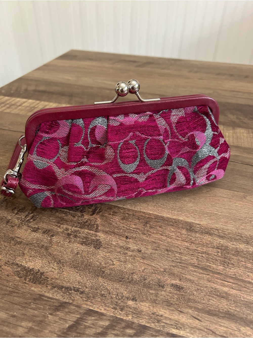 Vintage Coach Chenille Optic Signature Kisslock Frame Wristlet Clutch